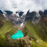 Vita aérea de la laguna Humantay en la cordillera de Salkantay.