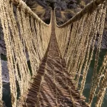 Ultimo puente inca hecho en base a plantas, llamado queswachaca es renovado cada año.
